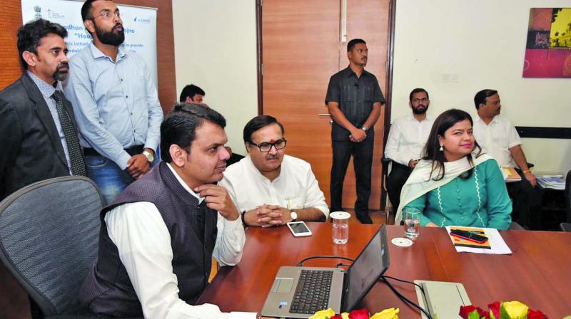 The chief minister announces the scheme with officials.