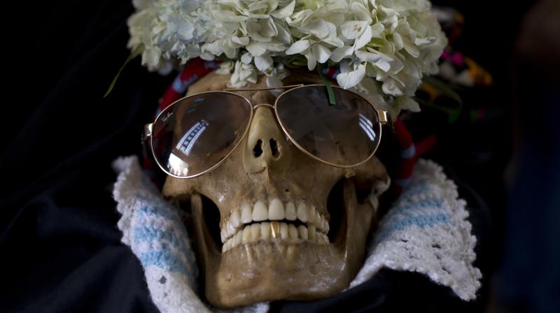 Bolivians pay homage to skulls in annual festival