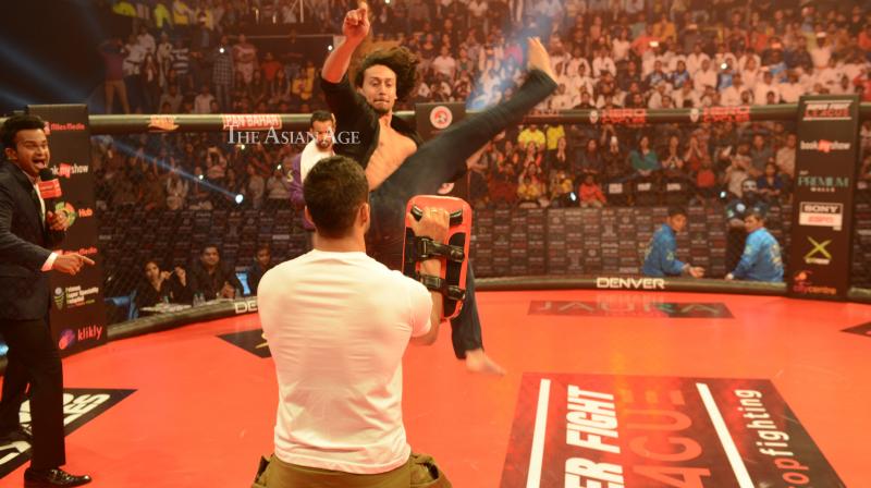 Tiger Shroff lands perfect flying kicks at Super Fight League