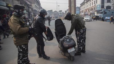 2 CRPF jawans, 1 civilian injured in terrorist attack in J-K’s Baramulla