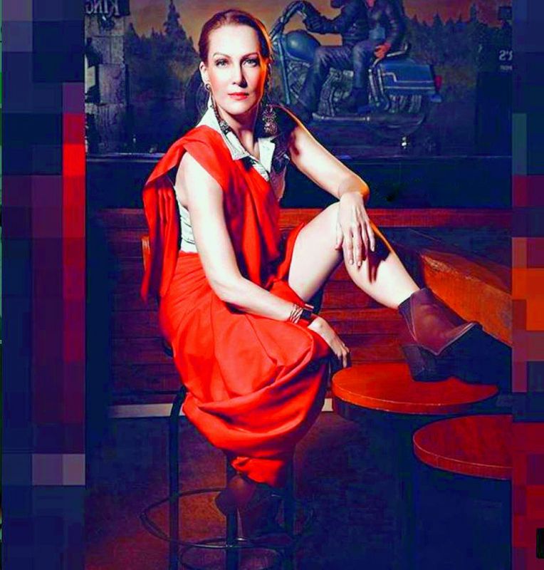 Suzanne has played Sonia Gandhi earlier too in a  television series Pradhanmantri.