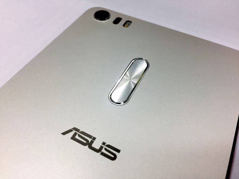 Asus Zenfone 3 Ultra Review Mid Range Specs For Half A Lakh Asus Zenfone 3 Ultra Review Mid Range Specs For Half A Lakh