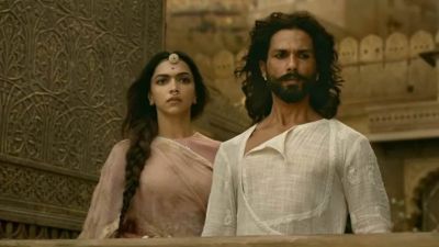 Deepika Padukone and Shahid Kapoor in the still from 'Padmaavat'.
