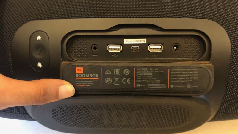 jbl boombox usb port