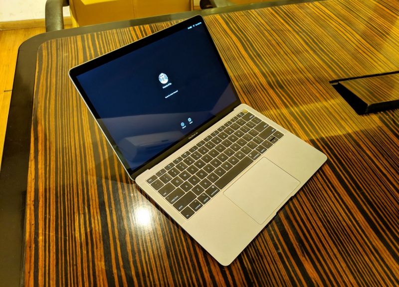 Apple MacBook Air 2018 13-inch with Retina display