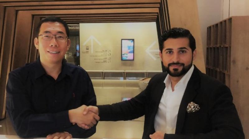 Founder and CEO of Xender, Mr. Peter Jiang with the Head of AYGL Group, Mr. Khalifah H. Al-Yaqou, in Beijing Founder and CEO of Xender, Mr. Peter Jiang with the Head of AYGL Group, Mr. Khalifah H. Al-Yaqou, in Beijing