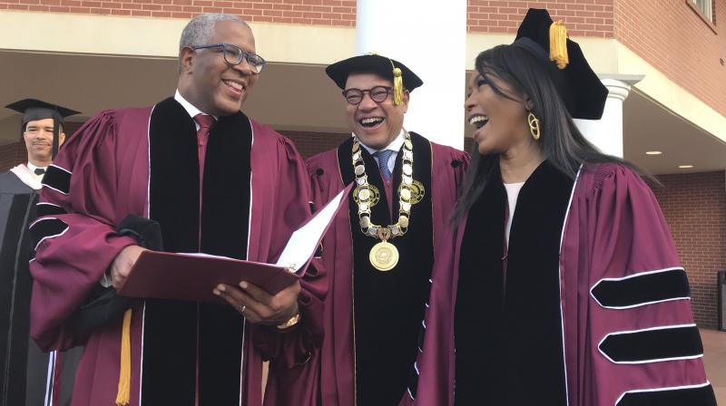 Of course, Smith received a thunderous round of applause from the 400 graduates -- and from their parents. (Photo:AP) Of course, Smith received a thunderous round of applause from the 400 graduates -- and from their parents. (Photo:AP)