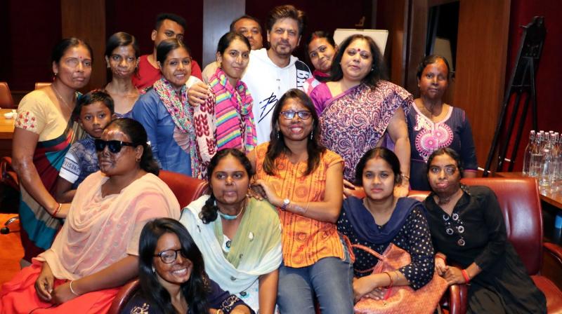 Shah Rukh Khan with acid attack survivors. Shah Rukh Khan with acid attack survivors.