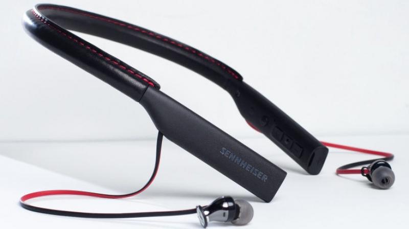 The headphone drivers have a frequency range of 15Hz-22,000Hz and feature an omni-directional microphone for clear voice quality during calls. The headphone drivers have a frequency range of 15Hz-22,000Hz and feature an omni-directional microphone for clear voice quality during calls.