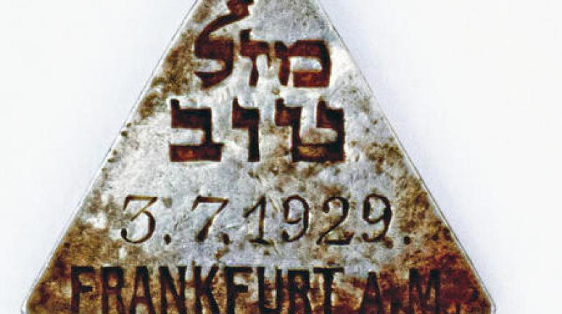 This undated photograph released by the Israel Antiquities Authority shows a pendant that appears identical to one belonging to Anne Frank, Israel's Yad Vashem Holocaust memorial. (Photo: AP) This undated photograph released by the Israel Antiquities Authority shows a pendant that appears identical to one belonging to Anne Frank, Israel's Yad Vashem Holocaust memorial. (Photo: AP)