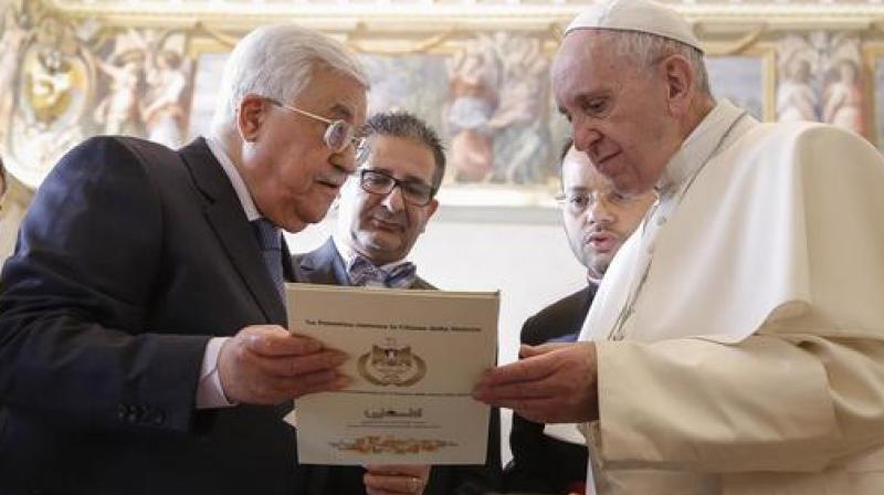 Palestinian President Mahmoud Abbas met with Pope Francis and inaugurated the Palestinian embassy to the Holy See. (Photo: AP) Palestinian President Mahmoud Abbas met with Pope Francis and inaugurated the Palestinian embassy to the Holy See. (Photo: AP)