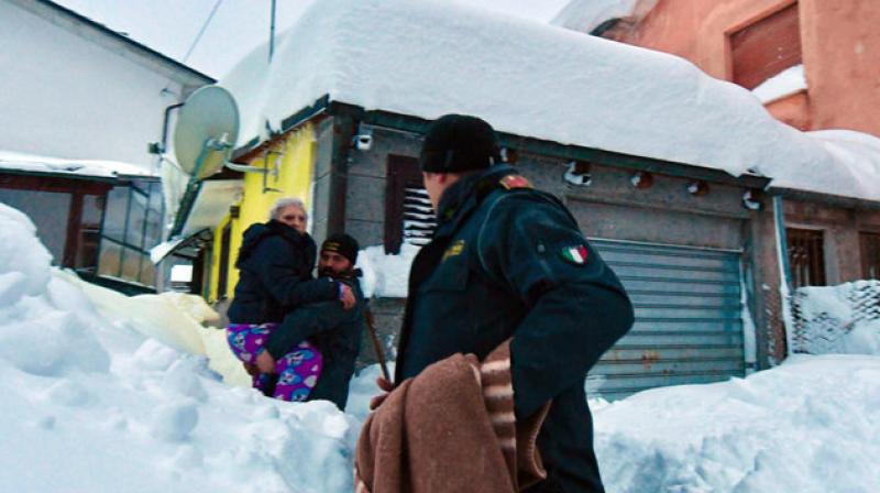 Police officers help an elderly woman in Montereale, central Italy. (Photo: AP) Police officers help an elderly woman in Montereale, central Italy. (Photo: AP)