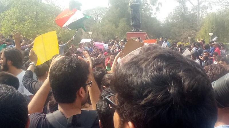 Waving Indian flags, students were heard shouting "This country is ours, not the fiefdom of thugs. (Photo: Twitter/ @kavita_krishnan) Waving Indian flags, students were heard shouting "This country is ours, not the fiefdom of thugs. (Photo: Twitter/ @kavita_krishnan)