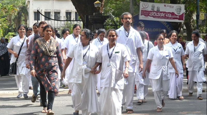 Close to 300 nurses at the Institute of National Importance protested against an acute shortage of staff on Tuesday. (Photo: DC) Close to 300 nurses at the Institute of National Importance protested against an acute shortage of staff on Tuesday. (Photo: DC)