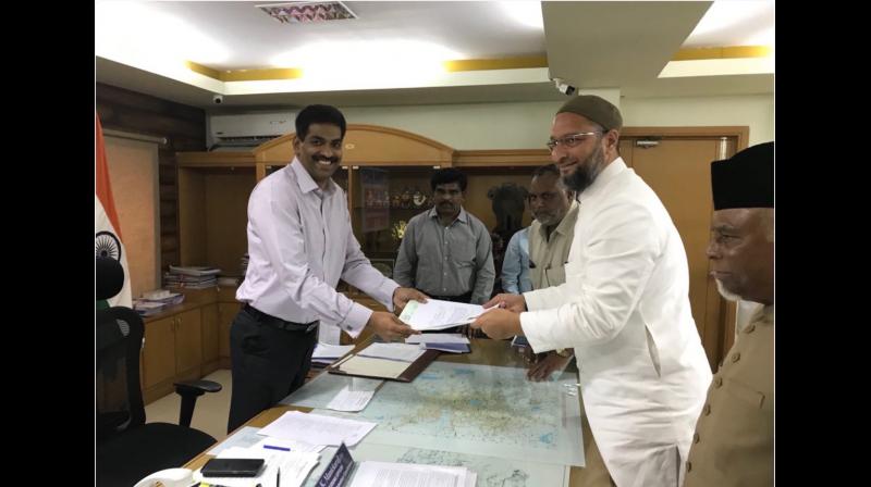 All India Majlis-E-Ittehadul Muslimeen (AIMIM) chief Asaduddin Owaisi filed his nomination from Hyderabad parliamentary constituency on Monday for the upcoming Lok Sabha elections. (Photo: Twitter/@asadowaisi) All India Majlis-E-Ittehadul Muslimeen (AIMIM) chief Asaduddin Owaisi filed his nomination from Hyderabad parliamentary constituency on Monday for the upcoming Lok Sabha elections. (Photo: Twitter/@asadowaisi)