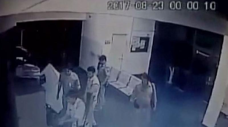 The staff of the toll plaza claims that the police personnel came out of their vehicle and began threatening the staff. (Photo: ANI | Twitter) The staff of the toll plaza claims that the police personnel came out of their vehicle and began threatening the staff. (Photo: ANI | Twitter)