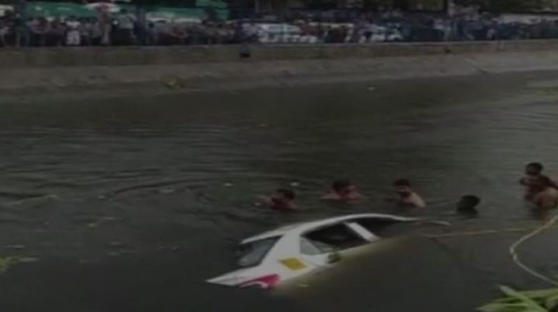 Four to five vehicles fell into Kondli canal after a garbage dump caved in at Ghazipur landfill site on Friday. (Photo: ANI | Twitter) Four to five vehicles fell into Kondli canal after a garbage dump caved in at Ghazipur landfill site on Friday. (Photo: ANI | Twitter)