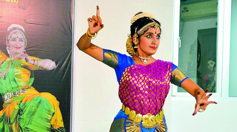 Pratibha Satyavannam performing Bharata Natyam in Vijayawada on Tuesday. (Photo: DC) Pratibha Satyavannam performing Bharata Natyam in Vijayawada on Tuesday. (Photo: DC)