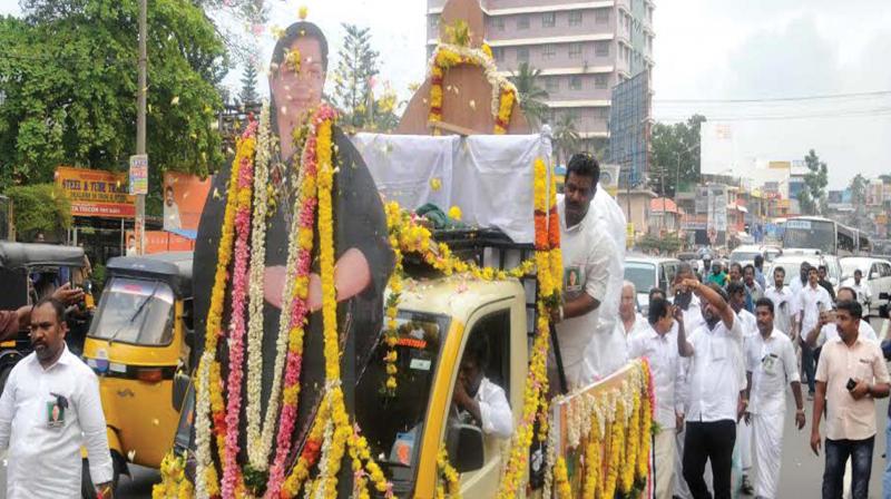 AIADMK workers take out a condolence procession from Karamana to Palayam Martyrs Square in Thiruvananthapuram as mark of respect to J. Jayalalithaa on Tuesday. (Photo: A.V. MUZAFAR) AIADMK workers take out a condolence procession from Karamana to Palayam Martyrs Square in Thiruvananthapuram as mark of respect to J. Jayalalithaa on Tuesday. (Photo: A.V. MUZAFAR)