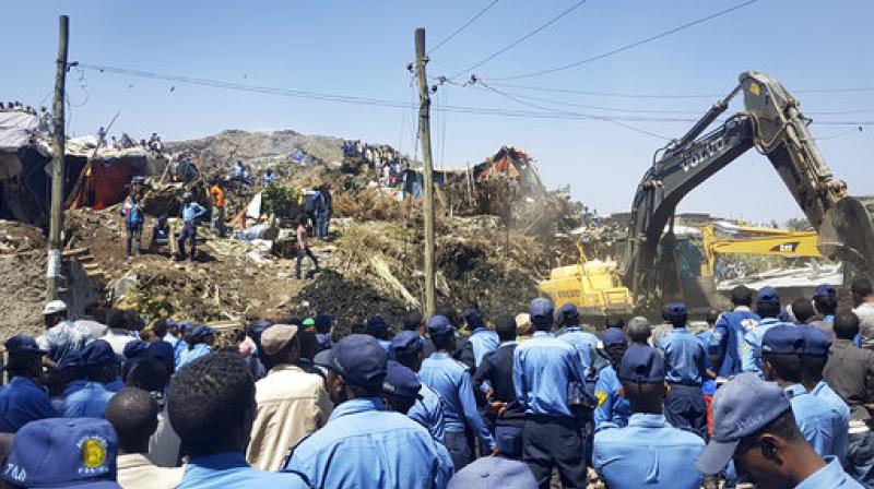 Police officers secure the perimeter at the scene of a garbage landslide, as excavators aid rescue efforts, on the outskirts of the capital Addis Ababa, Ethiopia on Sunday. (Photo: AP) Police officers secure the perimeter at the scene of a garbage landslide, as excavators aid rescue efforts, on the outskirts of the capital Addis Ababa, Ethiopia on Sunday. (Photo: AP)