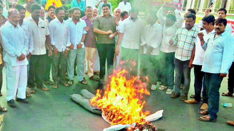 TD leaders and activists burn the effigy of YSRC leader and MP Vijayasai Reddy in Vijayawada on Tuesday. (Photo: DC) TD leaders and activists burn the effigy of YSRC leader and MP Vijayasai Reddy in Vijayawada on Tuesday. (Photo: DC)