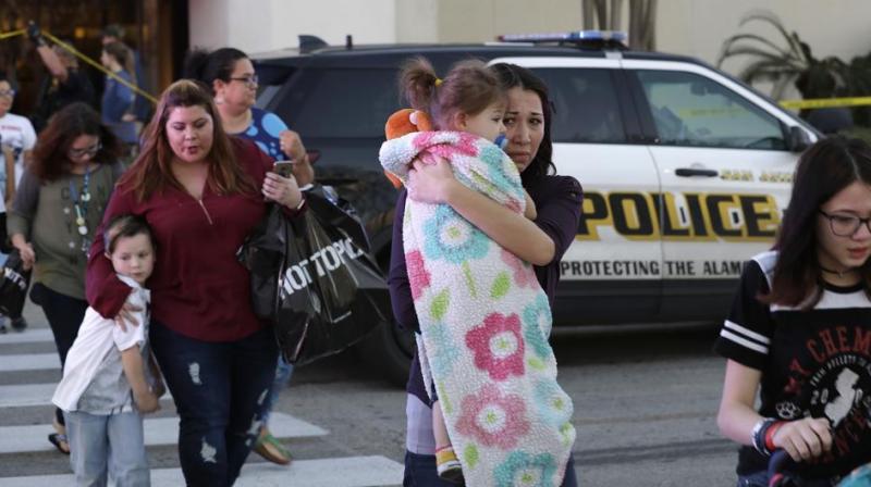 San Antonio police help shoppers exit the Rolling Oaks Mall in San Antonio, after a deadly shooting. Authorities say several were injured after a robbery at the shopping mall. (Photo: AP) San Antonio police help shoppers exit the Rolling Oaks Mall in San Antonio, after a deadly shooting. Authorities say several were injured after a robbery at the shopping mall. (Photo: AP)