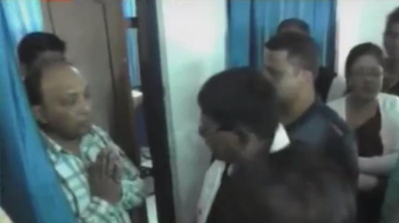 The action recorded in camera of a TV news channels. (Photo: video grab) The action recorded in camera of a TV news channels. (Photo: video grab)