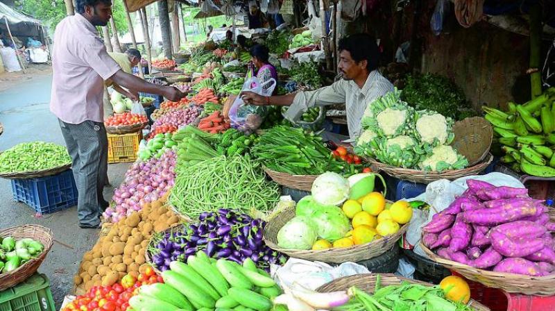 Andhra Pradesh: Vegetable sellers are hit by money crunch