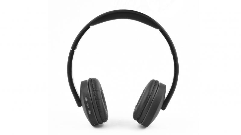 It also boasts of an advanced battery efficiency for up to 8 hours on full volume , and features extra Padded cushions. It also boasts of an advanced battery efficiency for up to 8 hours on full volume , and features extra Padded cushions.