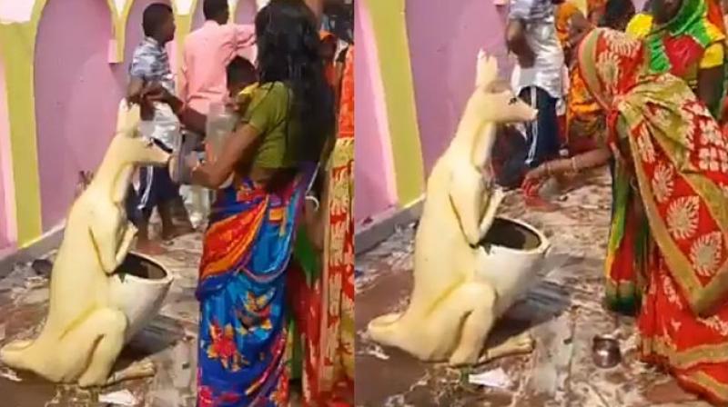 A shocking video of a bunch of women worshipping a dustbin allegedly outside a temple in Bihar is making rounds on social media. (Photo: Video screen grab) A shocking video of a bunch of women worshipping a dustbin allegedly outside a temple in Bihar is making rounds on social media. (Photo: Video screen grab)