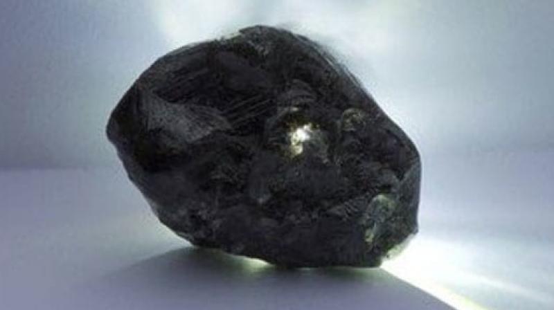 The colossal diamond that was retrived on Thursday weighed nearly 352 grams and measured 83mm x 62 mm x 46mm. (Photo:Twitter @LucaraDiamond) The colossal diamond that was retrived on Thursday weighed nearly 352 grams and measured 83mm x 62 mm x 46mm. (Photo:Twitter @LucaraDiamond)