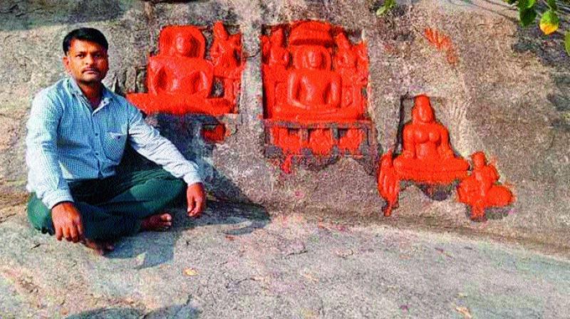 Historian Reddy Ratnakar Reddy with sculptures belonging to Jain Thirthankaras at Siddenki village. (Photo: DC) Historian Reddy Ratnakar Reddy with sculptures belonging to Jain Thirthankaras at Siddenki village. (Photo: DC)