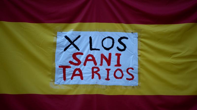 A Spanish flag with a note thanking healthcare workers dealing with the COVID-19 coronavirus hangs in Ronda on Friday. (AFP) A Spanish flag with a note thanking healthcare workers dealing with the COVID-19 coronavirus hangs in Ronda on Friday. (AFP)