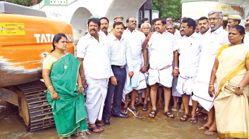 Chief Minister Edappadi K. Palaniswami, his cabinet colleagues and others inspect the damaged regulator portion in Coleroon river at Mukkombu near Tiruchy on Friday. Chief Minister Edappadi K. Palaniswami, his cabinet colleagues and others inspect the damaged regulator portion in Coleroon river at Mukkombu near Tiruchy on Friday.