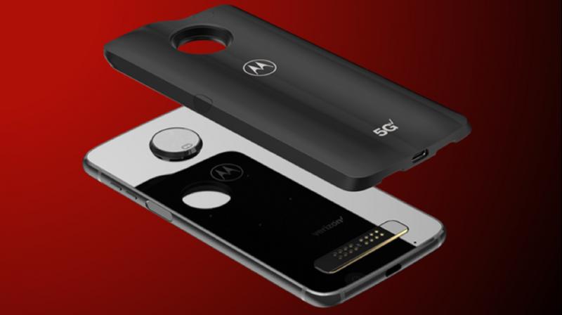 A Moto Mod that can be snapped on to the back of the device to add 5G capability. A Moto Mod that can be snapped on to the back of the device to add 5G capability.