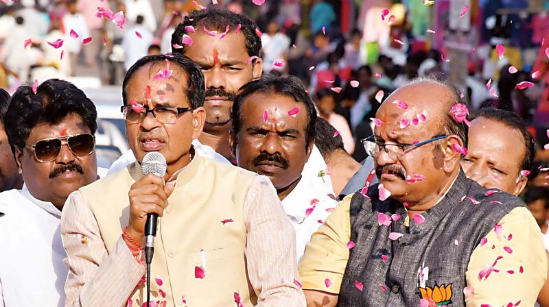 Former Madhya Pradesh chief minister Shivraj Singh Chouhan campaigns for BJP candidate Umesh Jadhav in Kalaburagi on Tuesday (Photo: KPN ) Former Madhya Pradesh chief minister Shivraj Singh Chouhan campaigns for BJP candidate Umesh Jadhav in Kalaburagi on Tuesday (Photo: KPN )