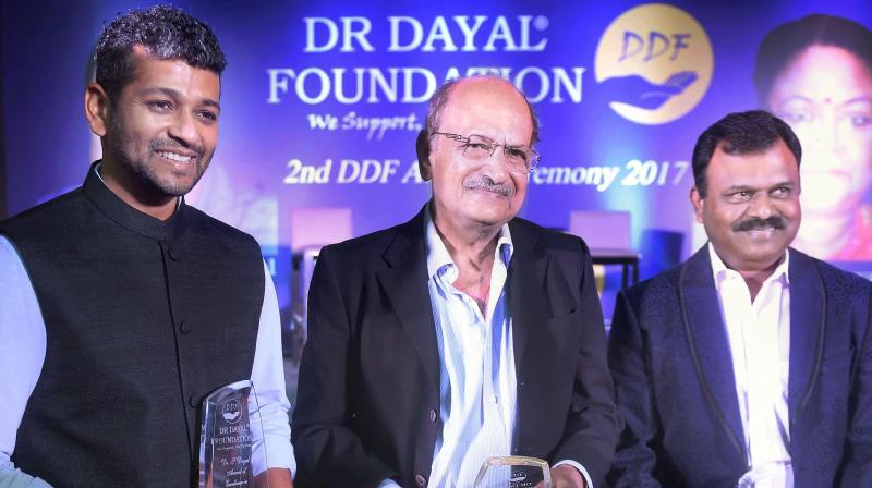Ajit Wadekar (centre) received the Dr Rameshwar Dayal Lifetime Achievement Award.(Photo: PTI) Ajit Wadekar (centre) received the Dr Rameshwar Dayal Lifetime Achievement Award.(Photo: PTI)