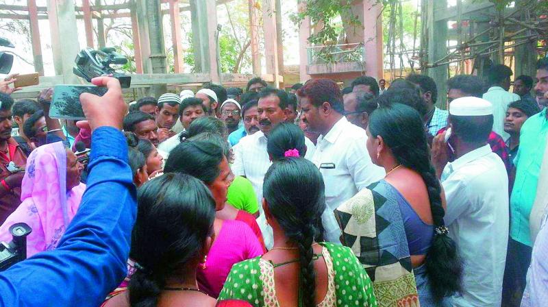 Locals of diarrhoea-affected areas gherao Guntur East MLA Md. Mustafa in Guntur on Saturday. Locals of diarrhoea-affected areas gherao Guntur East MLA Md. Mustafa in Guntur on Saturday.