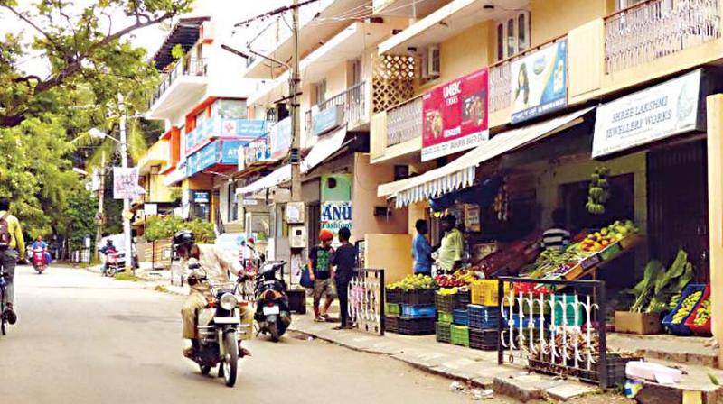 In all residential areas, there are also a number of roads designated as commercial axis, commercial zones or mutation corridors. In all residential areas, there are also a number of roads designated as commercial axis, commercial zones or mutation corridors.