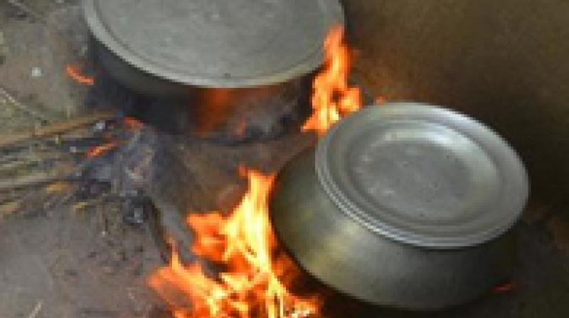Most of this cooking is done on smoke emitting stoves or over open fires, releasing copious amounts of greenhouse gases. (Photo credit: India Environment Portal) Most of this cooking is done on smoke emitting stoves or over open fires, releasing copious amounts of greenhouse gases. (Photo credit: India Environment Portal)