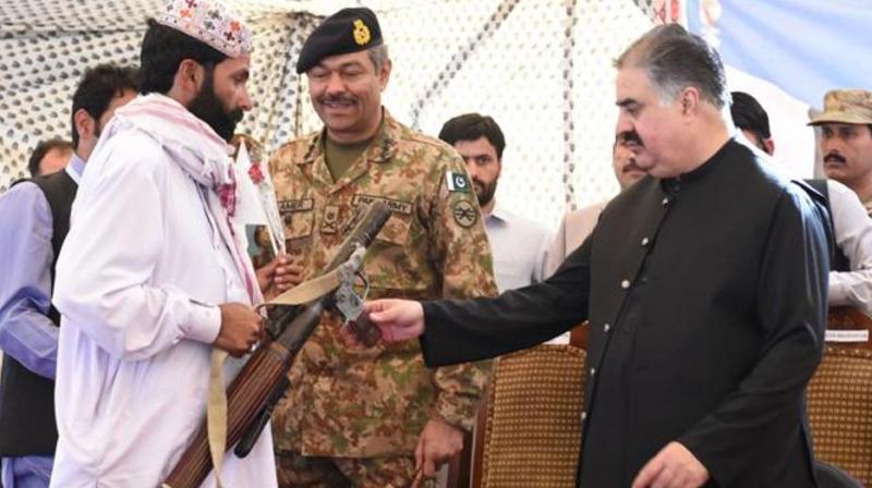 A Baloch militant hands over his weapon and surrenders to Baluchistan province Chief Minister Sardar Sanaullah Khan Zehri in Quetta on April 21, 2017. (Photo:AFP) A Baloch militant hands over his weapon and surrenders to Baluchistan province Chief Minister Sardar Sanaullah Khan Zehri in Quetta on April 21, 2017. (Photo:AFP)