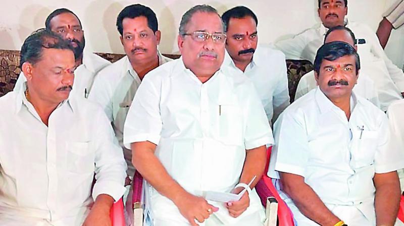 Kapu leader Mudragada Padmanabham speaks to the media at Kirlampudi in East Godavari district on Wednesday. (Photo: DC) Kapu leader Mudragada Padmanabham speaks to the media at Kirlampudi in East Godavari district on Wednesday. (Photo: DC)