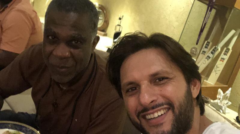 Afridi cooked and served dishes for the guests. (Photo: Shahid Afridi/Twitter) Afridi cooked and served dishes for the guests. (Photo: Shahid Afridi/Twitter)