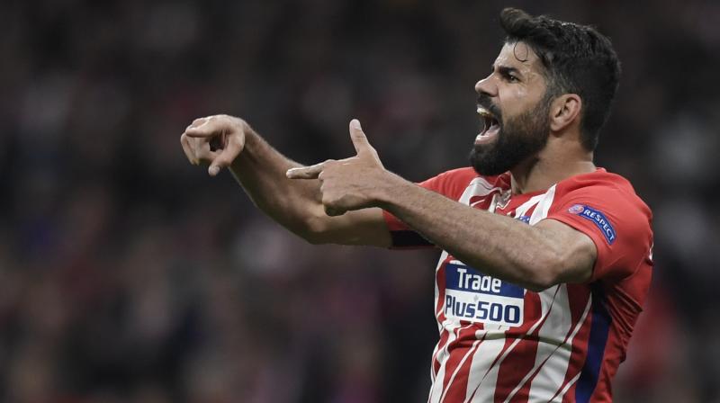 Costa was hunting Arsenal's back four from the outset as he wrestled past Koscielny, knocked over Nacho Monreal before firing wide with only David Ospina to beat. (Photo: AFP) Costa was hunting Arsenal's back four from the outset as he wrestled past Koscielny, knocked over Nacho Monreal before firing wide with only David Ospina to beat. (Photo: AFP)