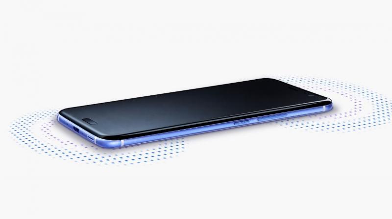 The U11 also has front-facing stereo speakers along with a USB-C powered headphone. The U11 also has front-facing stereo speakers along with a USB-C powered headphone.