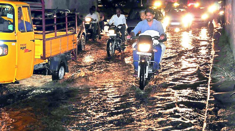 The city witnessed traffic jams due to the downpour on Thursday. Rain has been forecast for today too. (Photo: DC) The city witnessed traffic jams due to the downpour on Thursday. Rain has been forecast for today too. (Photo: DC)