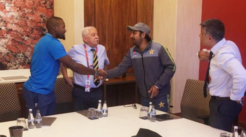 Sarfaraz took to his Twitter handle and shared a picture with Phehlukwayo where both the players could be seen shaking hands. (Photo: Twitter) Sarfaraz took to his Twitter handle and shared a picture with Phehlukwayo where both the players could be seen shaking hands. (Photo: Twitter)
