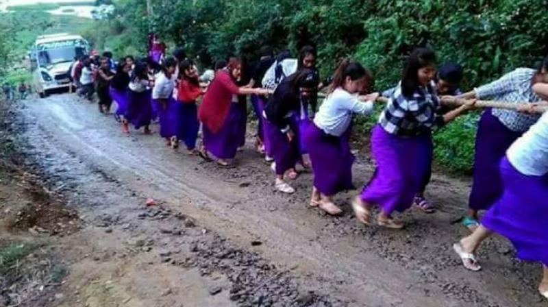 The image was praised for grit of the girls (Photo: Twitter) The image was praised for grit of the girls (Photo: Twitter)