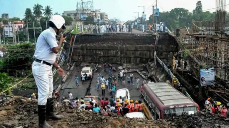 The over 50-year-old bridge on the arterial Diamond Harbour Road in the crowded Alipore area connects the city centre with the heavily populated Behala, the vast area of the south west suburbs and adjacent South 24 Paraganas district. (Photo: PTI) The over 50-year-old bridge on the arterial Diamond Harbour Road in the crowded Alipore area connects the city centre with the heavily populated Behala, the vast area of the south west suburbs and adjacent South 24 Paraganas district. (Photo: PTI)