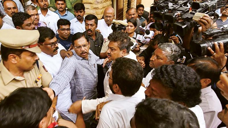 Deputy Chief Minister Dr G. Parameshwar being heckled by supporters of senior Congress leader M.B. Patil, in Bengaluru on Friday. (Photo:DC) Deputy Chief Minister Dr G. Parameshwar being heckled by supporters of senior Congress leader M.B. Patil, in Bengaluru on Friday. (Photo:DC)